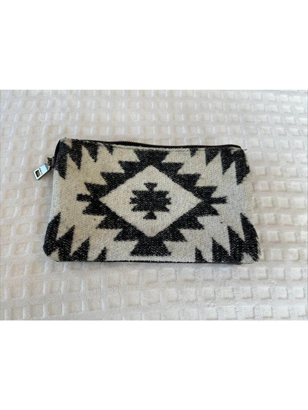 Jen and Co Purse Aztec Print Wool Flannel / Leather Wristlet Wallet Boho